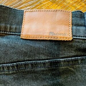 MADEWELL Black Jeans 

• Skinny Leg Fit 
• Light stretch material